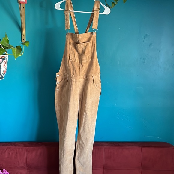 Tan corduroy overalls - Picture 4 of 4